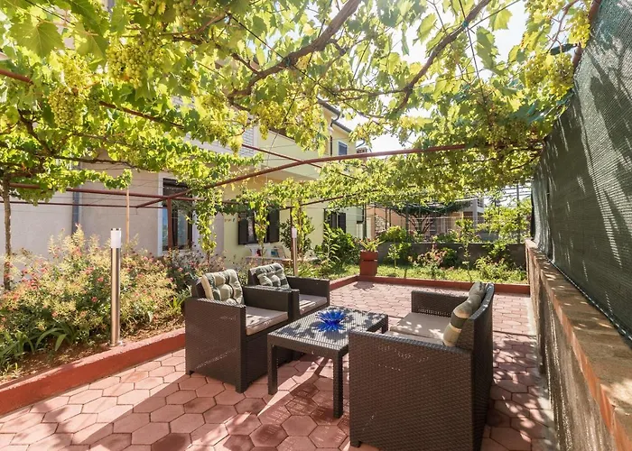 Monteparadiso 아파트 풀라